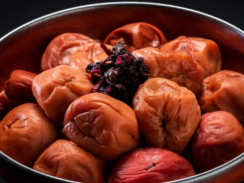 Umeboshi: M&oacute;n mơ muối chua chua mặn mặn khiến bạn u m&ecirc; 12