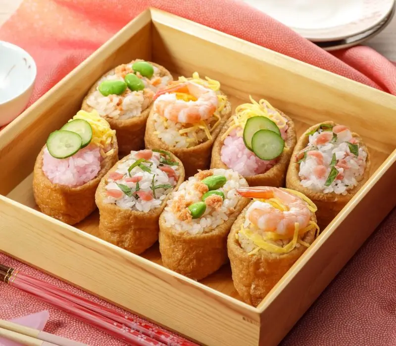 Inari Sushi: Món sushi đậu hũ thanh đạm gắn với tâm linh Nhật Bản