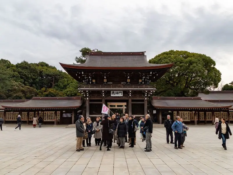 Dạo bước quanh ng&ocirc;i đền Meiji Jingu đầy linh thi&ecirc;ng của Nhật Bản 7