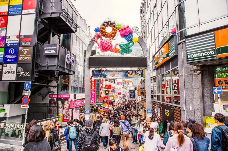 Giao lộ Shibuya biểu tượng cho nhịp sống s&ocirc;i động ở Tokyo Nhật Bản 11