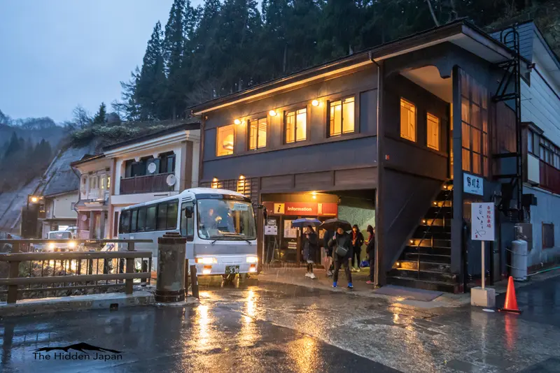 Ginzan Onsen thị trấn suối nước nóng cổ tích mùa đông Nhật Bản 4