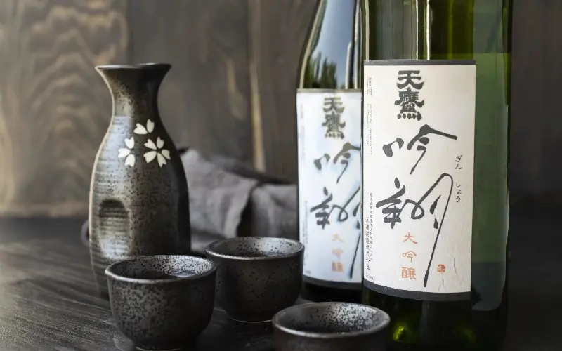 Rượu Sake l&agrave; g&igrave;? Kh&aacute;m ph&aacute; tinh hoa ẩm thực Nhật Bản qua từng giọt rượu 9