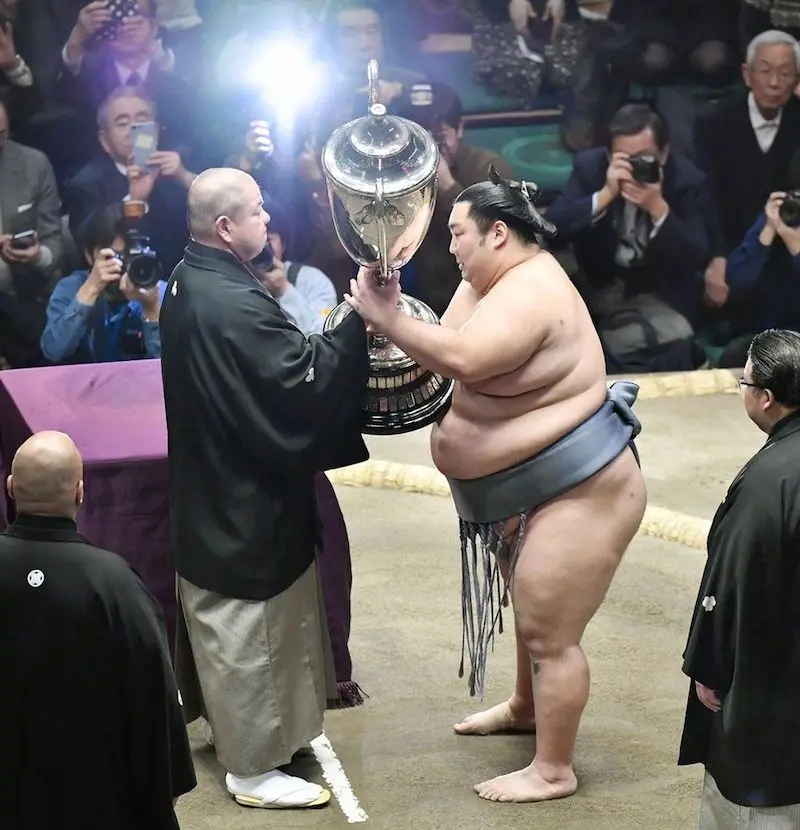 Sumo Nhật Bản, n&eacute;t chấm ph&aacute; độc đ&aacute;o của văn h&oacute;a xứ Ph&ugrave; Tang 3