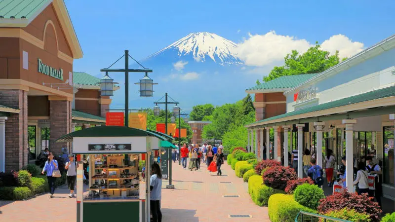 Thả ga mua sắm tại Gotemba Outlet sầm uất bậc nhất Nhật Bản 3