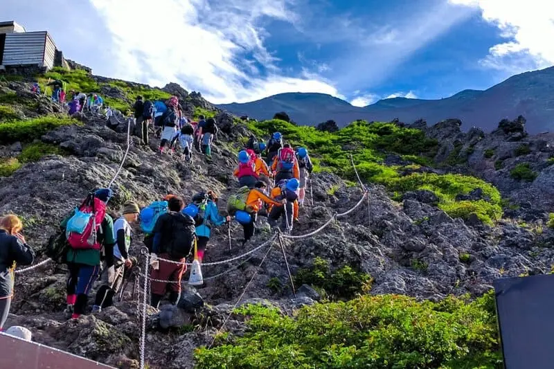 Trải nghiệm leo n&uacute;i Ph&uacute; Sĩ v&agrave; chi&ecirc;m ngưỡng tuyệt sắc thắng cảnh 2