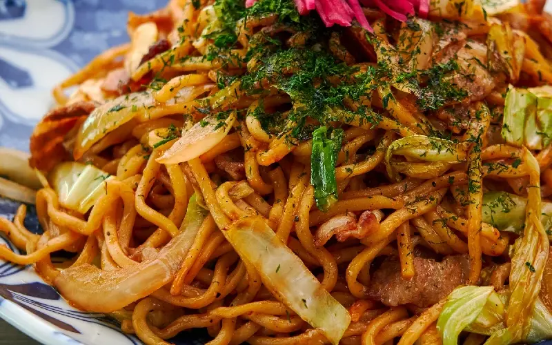 Yakisoba l&agrave; g&igrave;? C&aacute;ch chế biến v&agrave; hương vị của m&oacute;n m&igrave; Nhật Bản 2