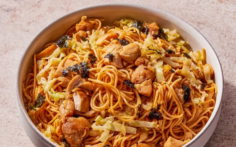 Yakisoba l&agrave; g&igrave;? C&aacute;ch chế biến v&agrave; hương vị của m&oacute;n m&igrave; Nhật Bản 3