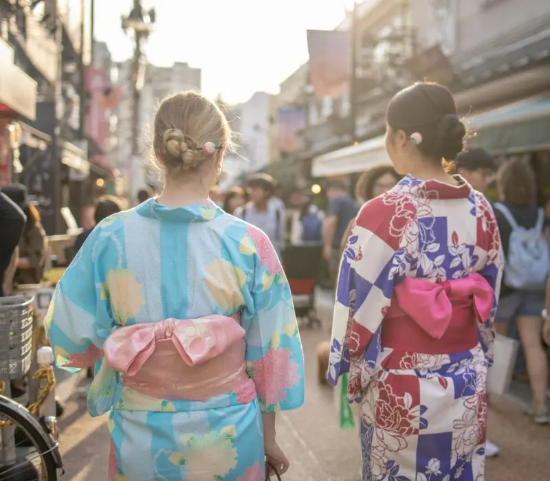 Yukata là gì? Nét đặc trưng của trang phục truyền thống mùa hè Nhật Bản