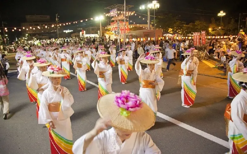 Kh&aacute;m ph&aacute; lễ hội Obon b&aacute;o hiểu tổ ti&ecirc;n tại Nhật Bản 7