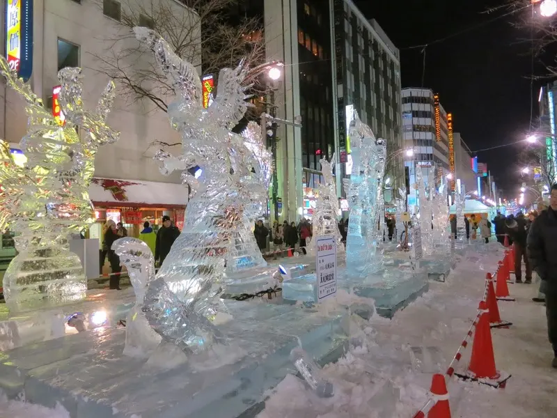 Lễ hội tuyết Sapporo xứ thần ti&ecirc;n m&ugrave;a đ&ocirc;ng tại Nhật Bản 9