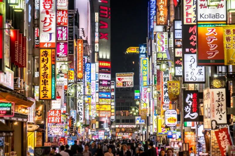 Một ng&agrave;y kh&aacute;m ph&aacute; Shinjuku, điểm đến độc đ&aacute;o bậc nhất Tokyo 2