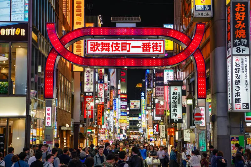 Một ng&agrave;y kh&aacute;m ph&aacute; Shinjuku, điểm đến độc đ&aacute;o bậc nhất Tokyo 7
