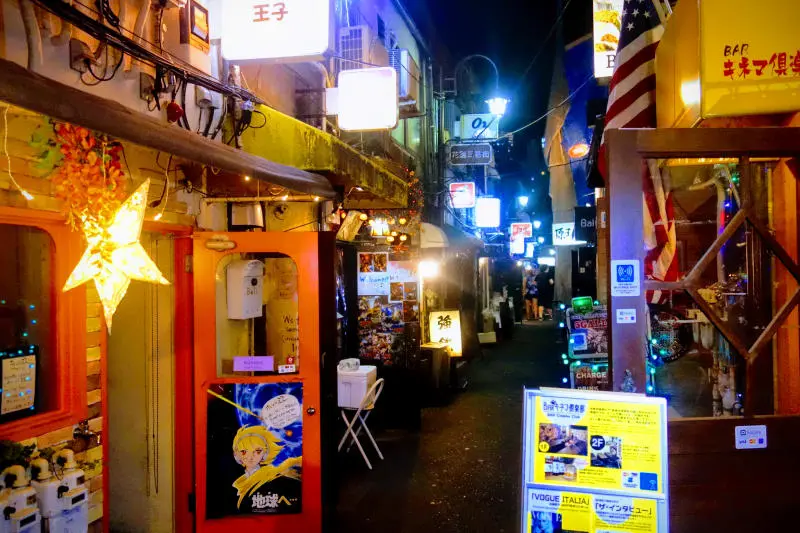 Một ng&agrave;y kh&aacute;m ph&aacute; Shinjuku, điểm đến độc đ&aacute;o bậc nhất Tokyo 8