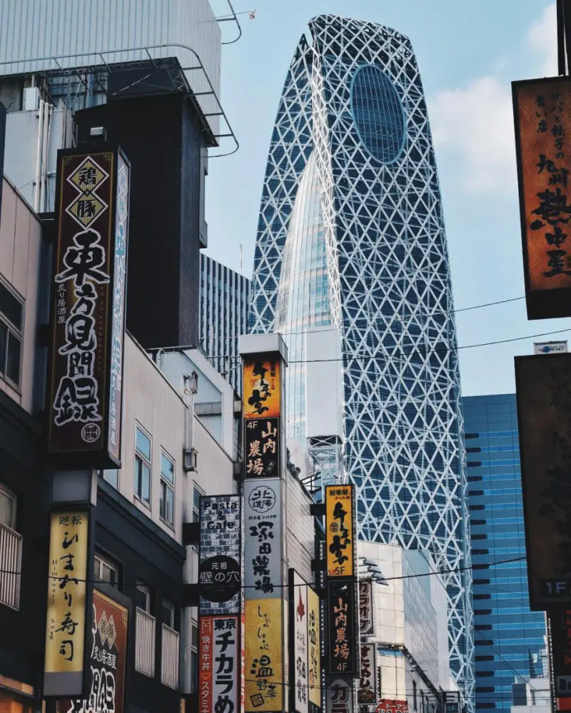 Một ng&agrave;y kh&aacute;m ph&aacute; Shinjuku, điểm đến độc đ&aacute;o bậc nhất Tokyo 11