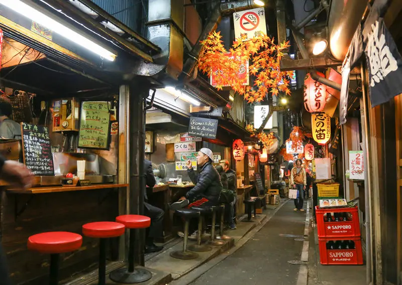 Một ng&agrave;y kh&aacute;m ph&aacute; Shinjuku, điểm đến độc đ&aacute;o bậc nhất Tokyo 9
