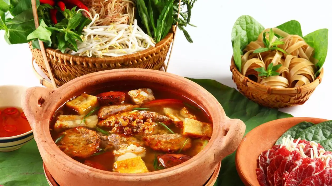 Gh&eacute; ngay nh&agrave; h&agrave;ng Vũ Bảo Ninh B&igrave;nh để thưởng thức đặc sản của cố đ&ocirc; 11