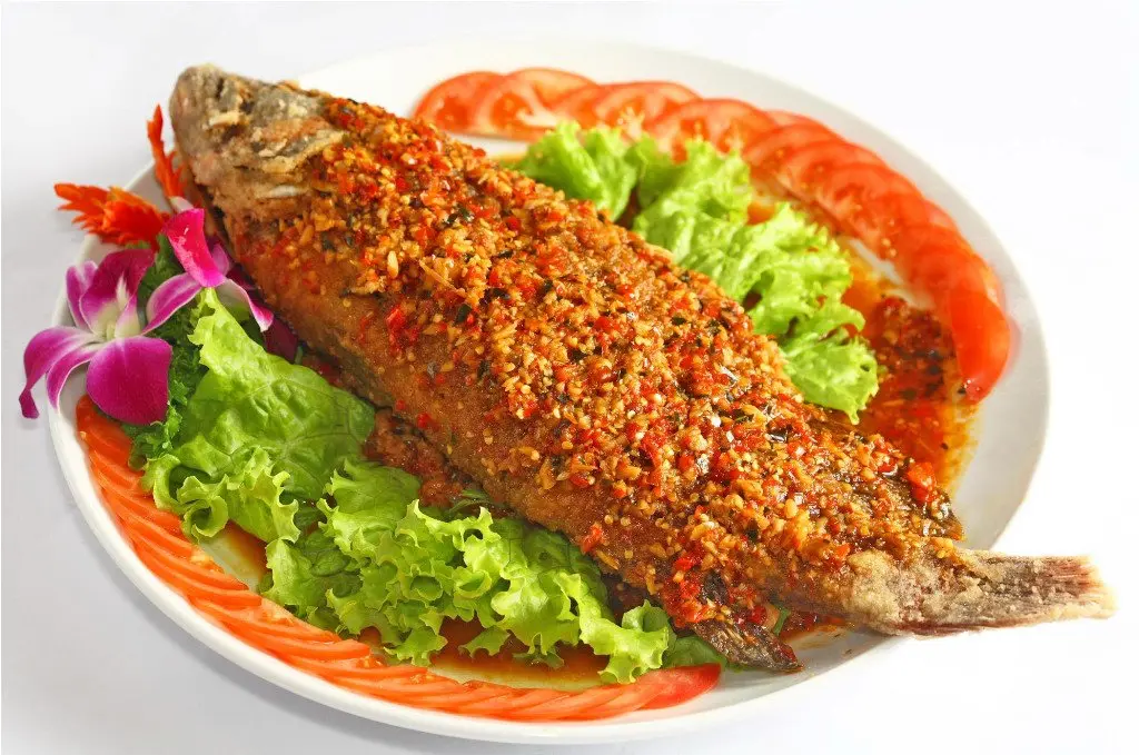 Gh&eacute; ngay nh&agrave; h&agrave;ng Vũ Bảo Ninh B&igrave;nh để thưởng thức đặc sản của cố đ&ocirc; 8