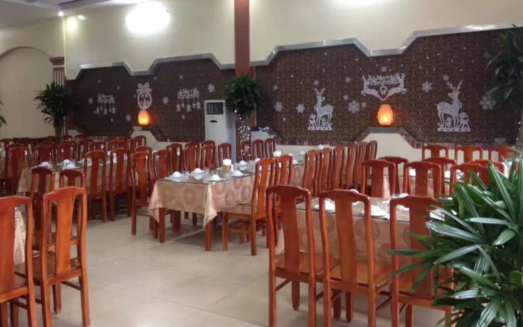 Gh&eacute; ngay nh&agrave; h&agrave;ng Vũ Bảo Ninh B&igrave;nh để thưởng thức đặc sản của cố đ&ocirc; 13