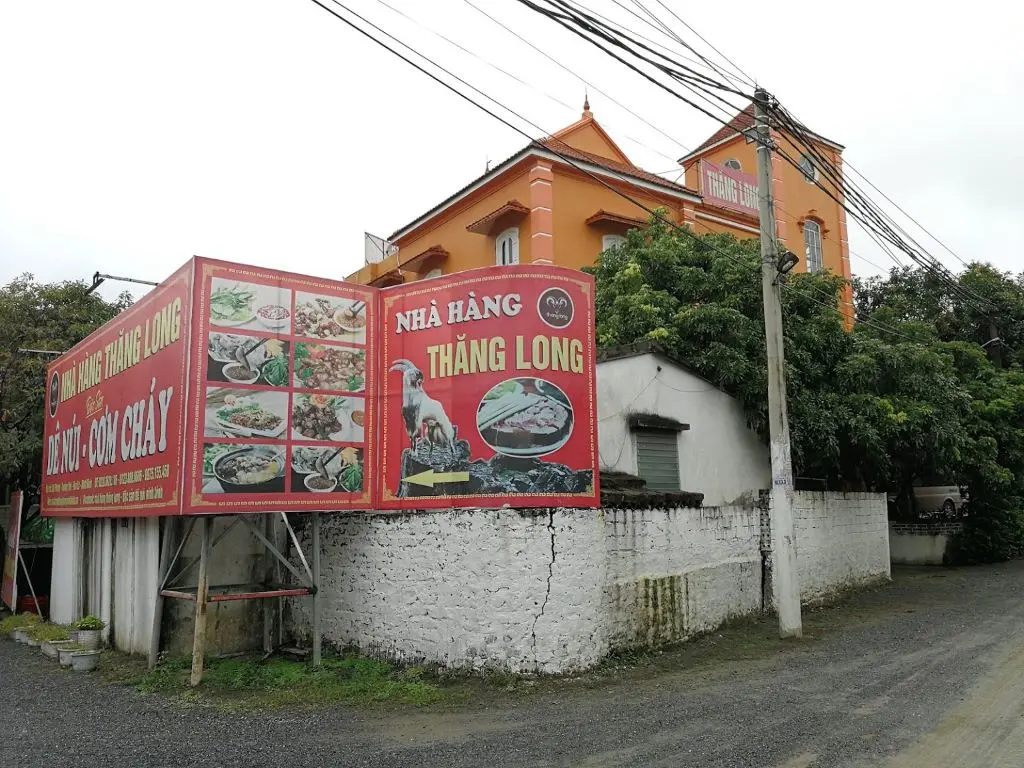 Gh&eacute; Nh&agrave; h&agrave;ng Thăng Long thưởng thức đặc sản d&ecirc; n&uacute;i Ninh B&igrave;nh 2