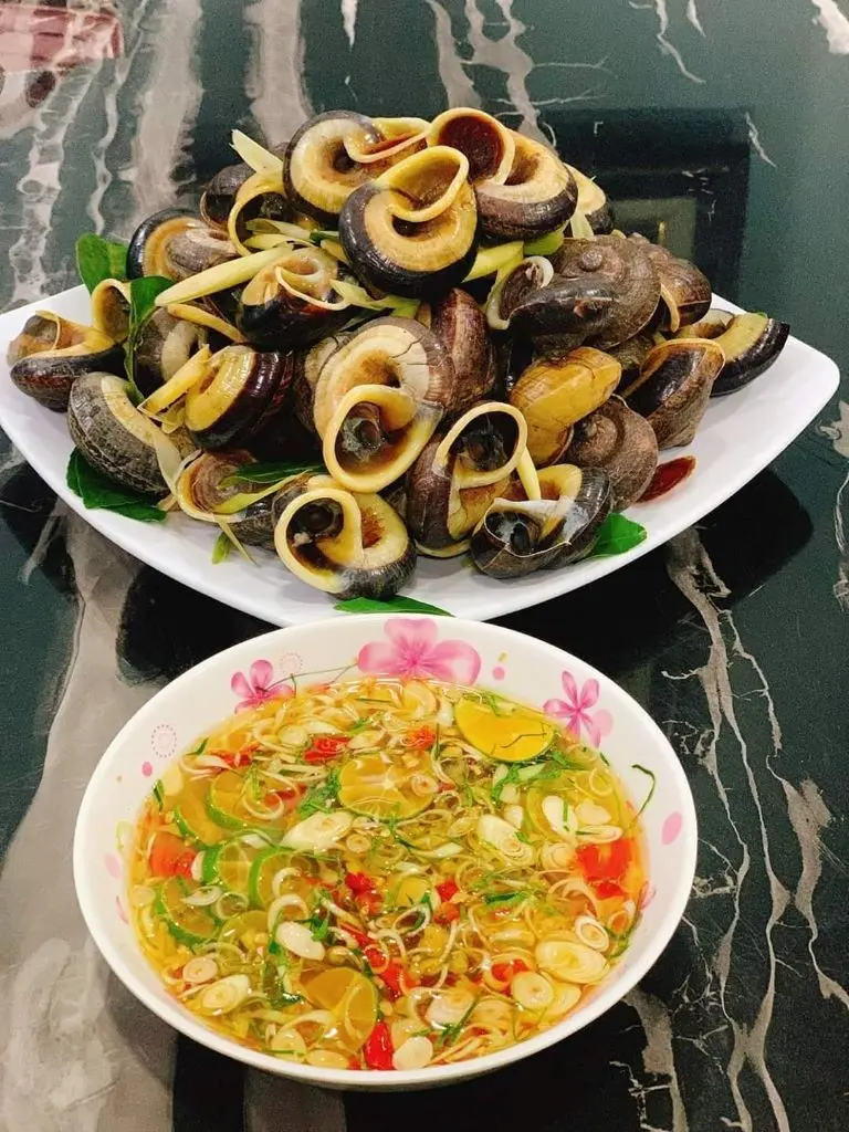 Gh&eacute; Nh&agrave; h&agrave;ng Thăng Long thưởng thức đặc sản d&ecirc; n&uacute;i Ninh B&igrave;nh 6