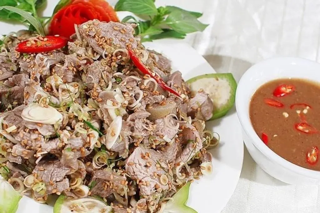 Gh&eacute; Nh&agrave; h&agrave;ng Thăng Long thưởng thức đặc sản d&ecirc; n&uacute;i Ninh B&igrave;nh 4