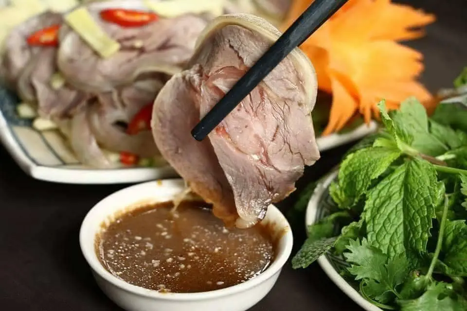 Gh&eacute; Nh&agrave; h&agrave;ng Thăng Long thưởng thức đặc sản d&ecirc; n&uacute;i Ninh B&igrave;nh 5