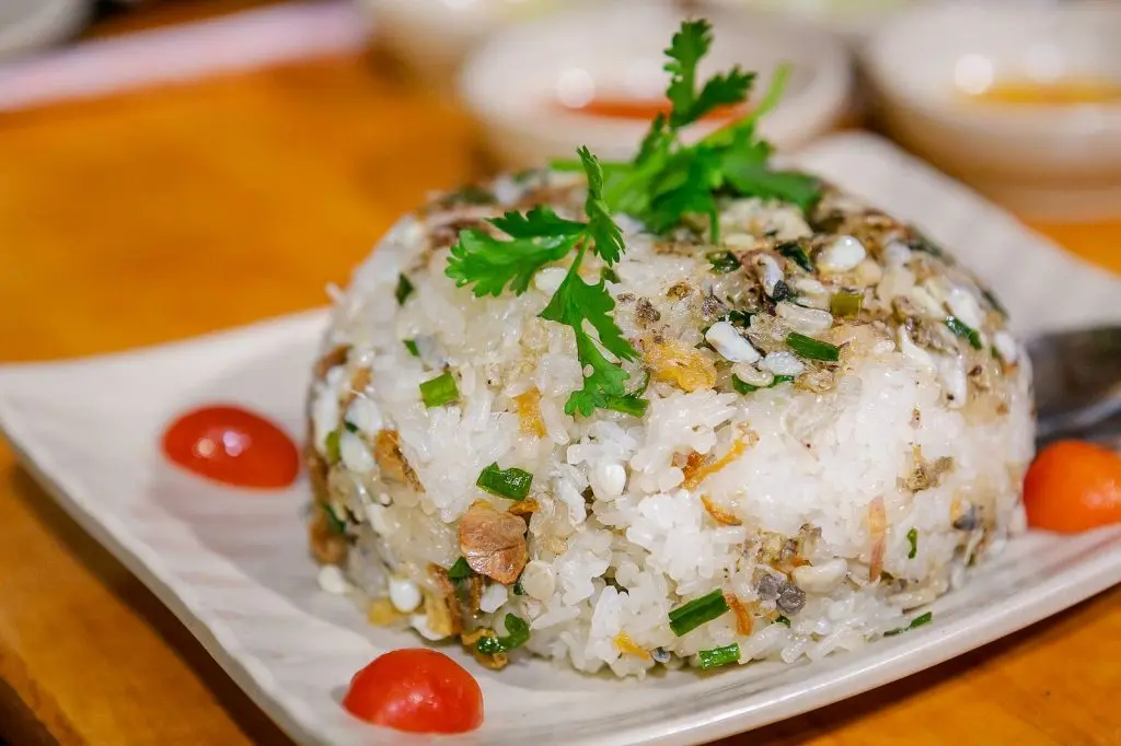 Về Cố đô thưởng thức xôi trứng kiến Ninh Binh lạ mà ngon 6