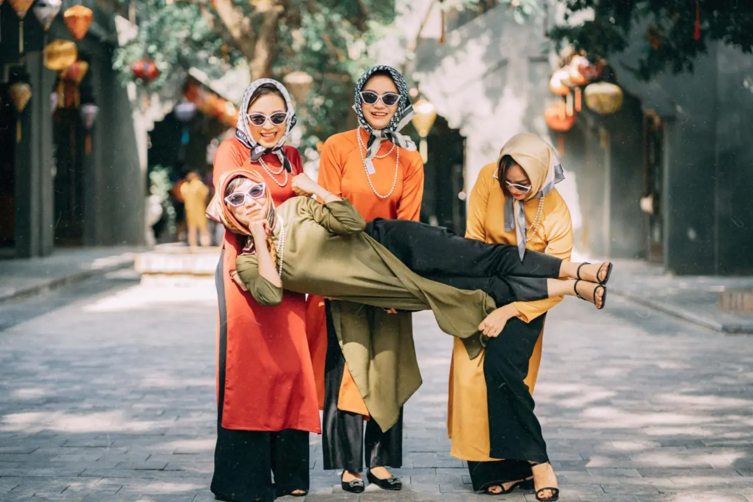 Check in Ninh B&igrave;nh c&ugrave;ng hội chị chị em em si&ecirc;u ngầu 8