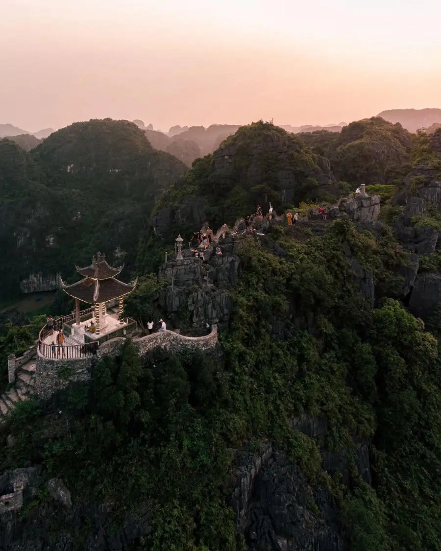 Chi&ecirc;m ngưỡng Hang M&uacute;a Ninh B&igrave;nh h&ugrave;ng vĩ tựa bức tranh phong cảnh tuyệt sắc 4