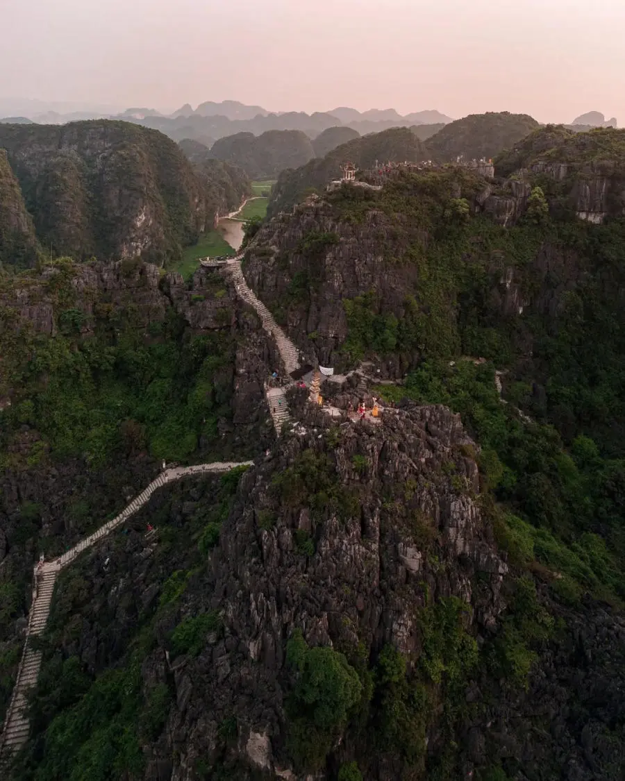 Chi&ecirc;m ngưỡng Hang M&uacute;a Ninh B&igrave;nh h&ugrave;ng vĩ tựa bức tranh phong cảnh tuyệt sắc 5