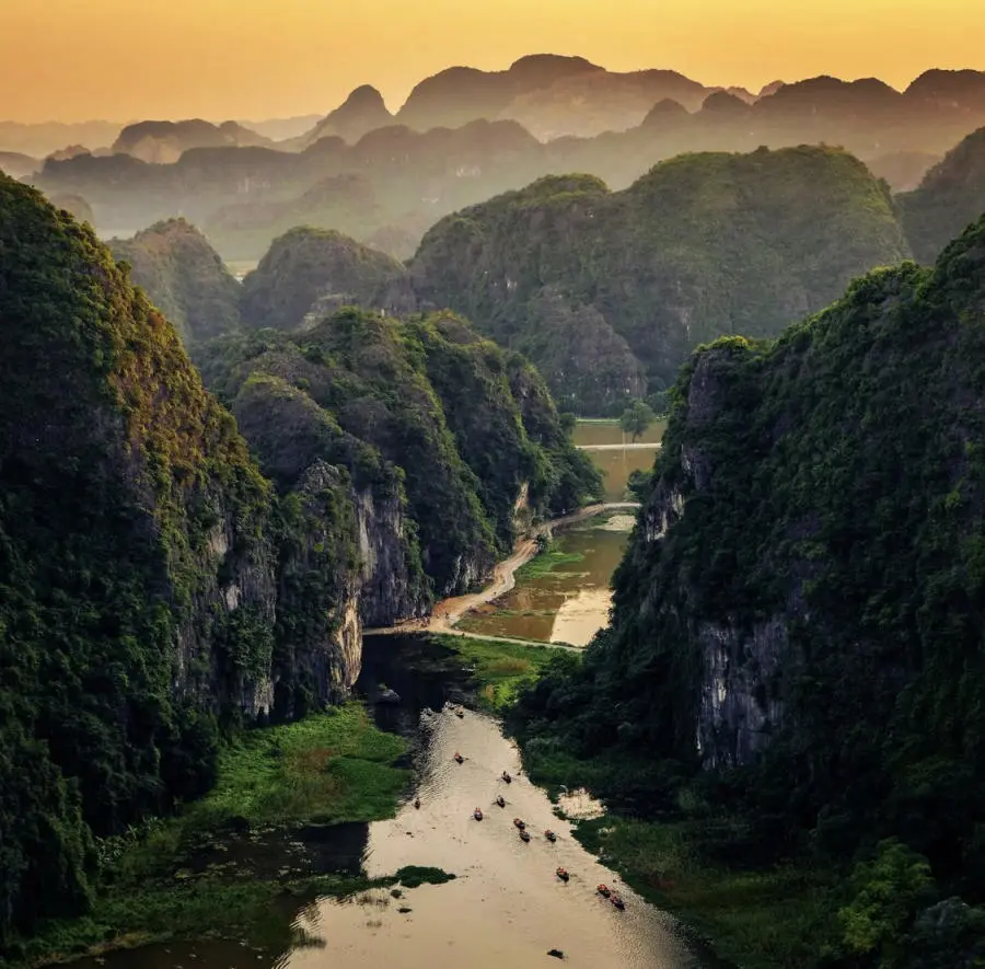 Chi&ecirc;m ngưỡng Hang M&uacute;a Ninh B&igrave;nh h&ugrave;ng vĩ tựa bức tranh phong cảnh tuyệt sắc 2