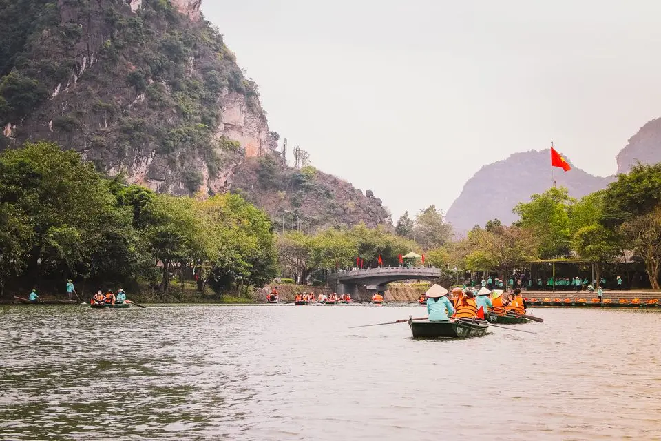 C&ugrave;ng Đức Minh - Anh ch&agrave;ng vui t&iacute;nh m&ecirc; du lịch review lịch tr&igrave;nh Tr&agrave;ng An 4