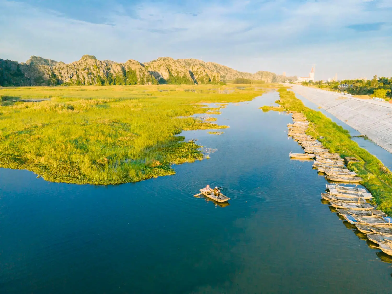 Đầm V&acirc;n Long Ninh B&igrave;nh, vịnh kh&ocirc;ng s&oacute;ng giữa miền qu&ecirc; an y&ecirc;n 9