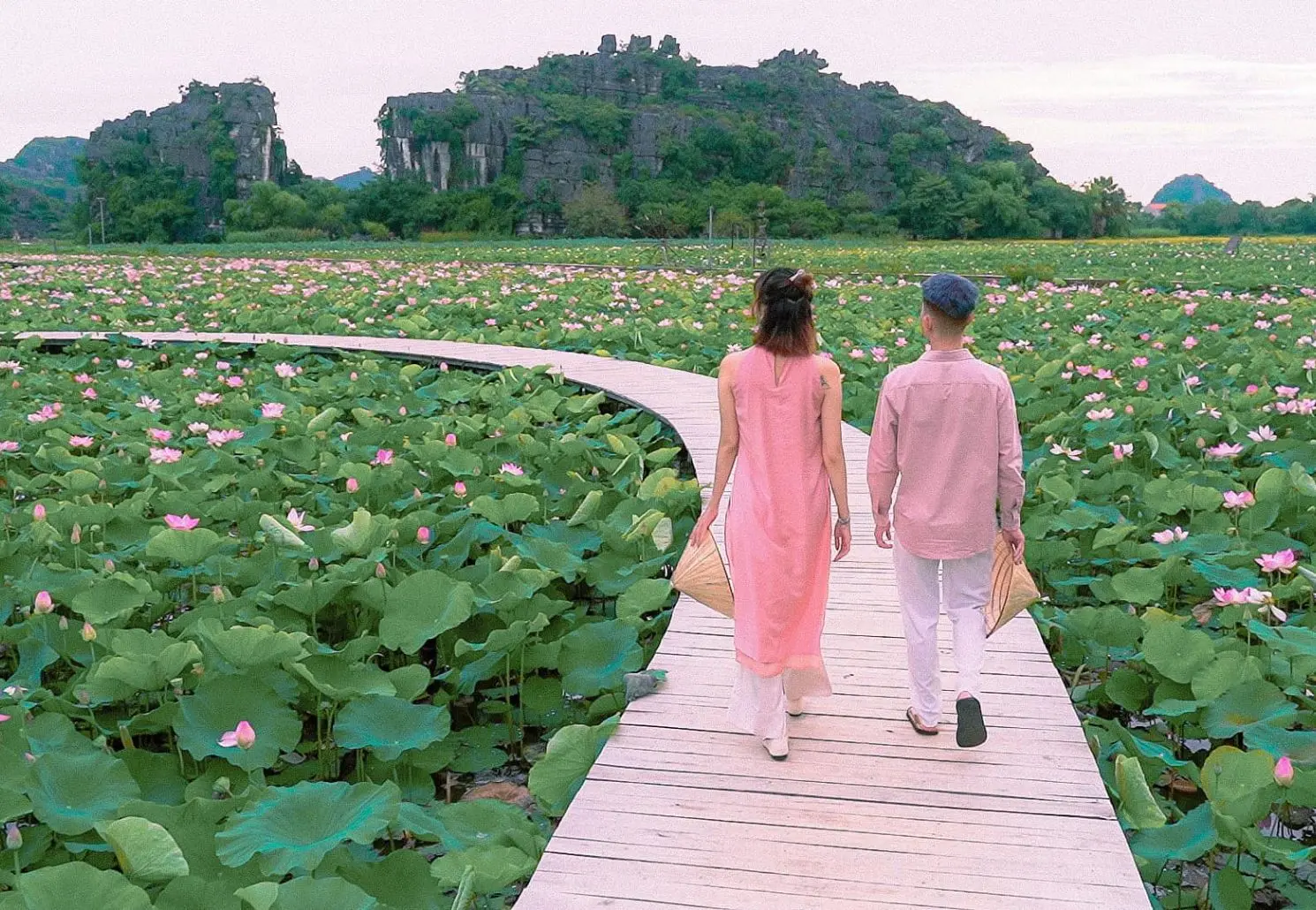 Hang Múa đẹp cực ngọt ngào trong bộ ảnh couple của cô nàng Ha Trinh 11