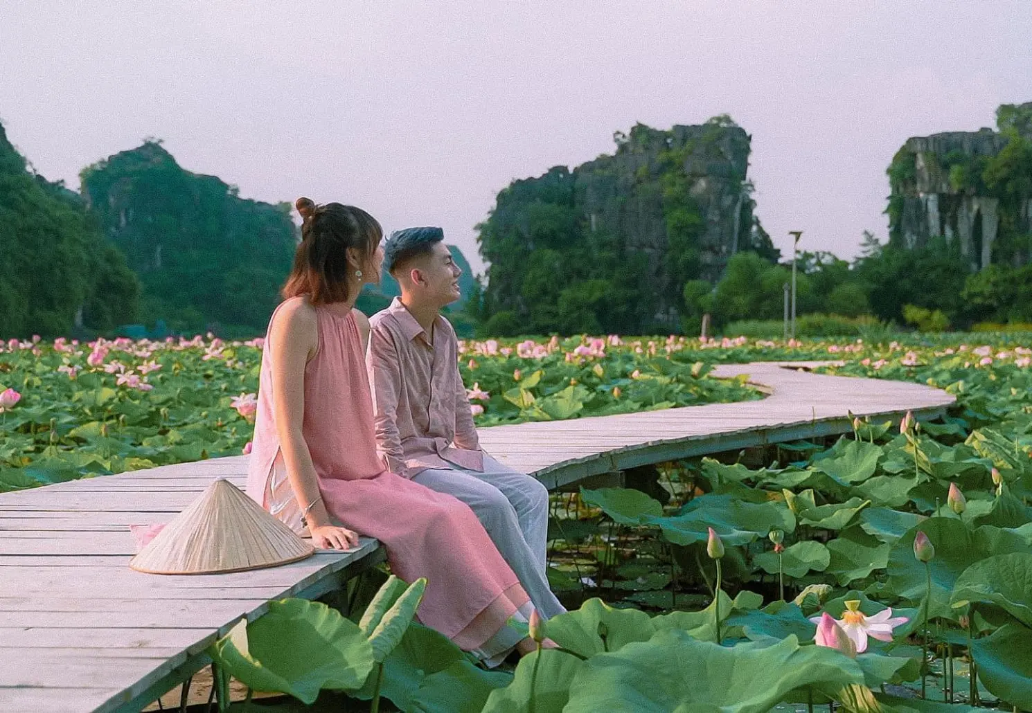Hang Múa đẹp cực ngọt ngào trong bộ ảnh couple của cô nàng Ha Trinh 10