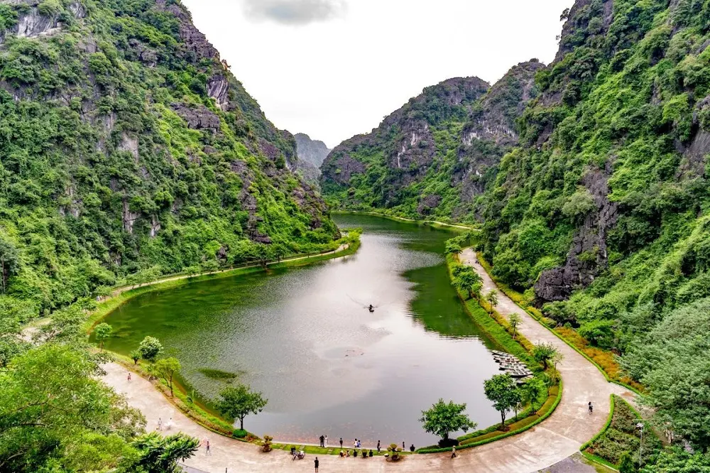 Tr&agrave;ng An m&ugrave;a thu uyển chuyển biến đổi sang sắc th&aacute;i thanh b&igrave;nh 6