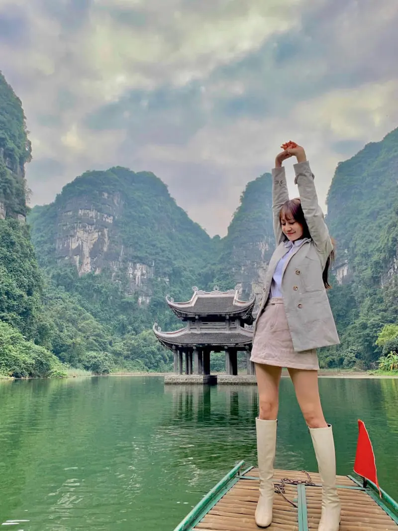 Tr&agrave;ng An trong đ&ocirc;i mắt n&agrave;ng thơ Nhung Nguyen c&oacute; g&igrave; đặc biệt 3