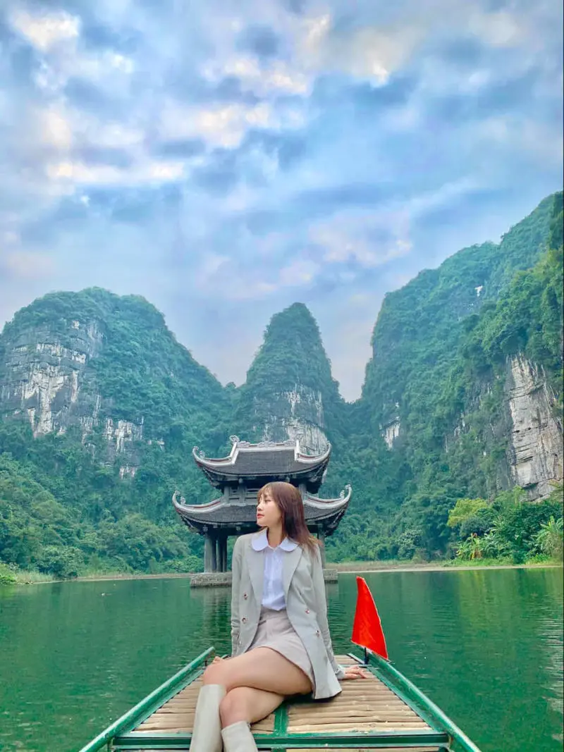 Tr&agrave;ng An trong đ&ocirc;i mắt n&agrave;ng thơ Nhung Nguyen c&oacute; g&igrave; đặc biệt 4