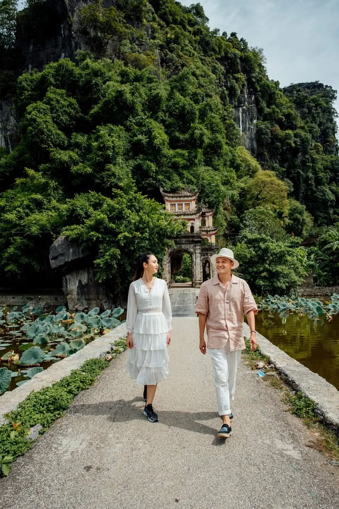 Ngỡ ngàng trước một Ninh Bình tuyệt đẹp từ bài review của ca sĩ Quang Vinh