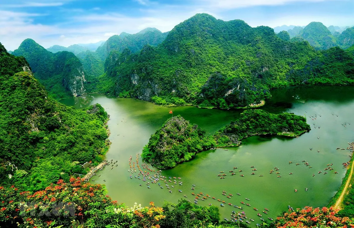 Cập nhật gi&aacute; v&eacute; tham quan ở Ninh B&igrave;nh cho những đ&ocirc;i ch&acirc;n ưa kh&aacute;m ph&aacute; 3