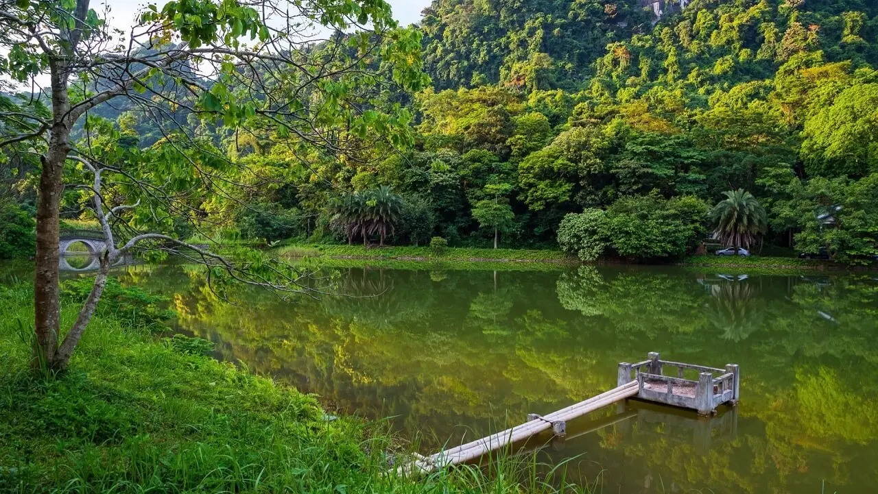 Cập nhật gi&aacute; v&eacute; tham quan ở Ninh B&igrave;nh cho những đ&ocirc;i ch&acirc;n ưa kh&aacute;m ph&aacute; 14