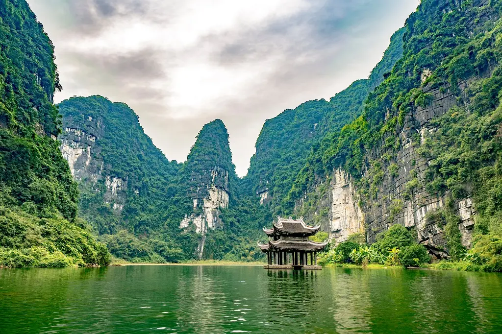 Chọn trang phục đi Tràng An để c&oacute; bộ ảnh chất như nước cất 2