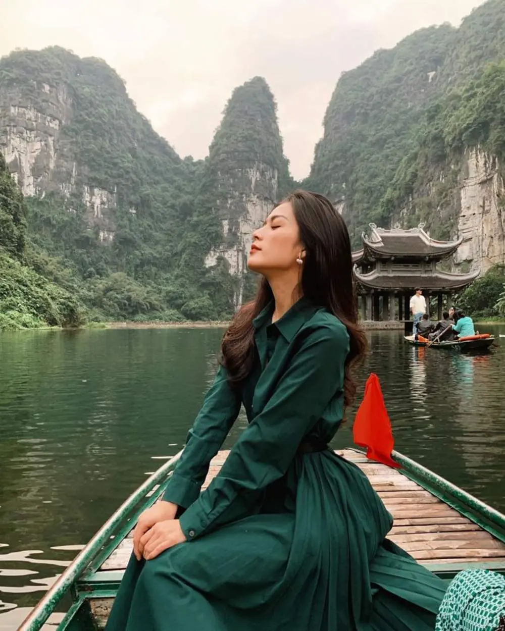 Chọn trang phục đi Tràng An để c&oacute; bộ ảnh chất như nước cất 6