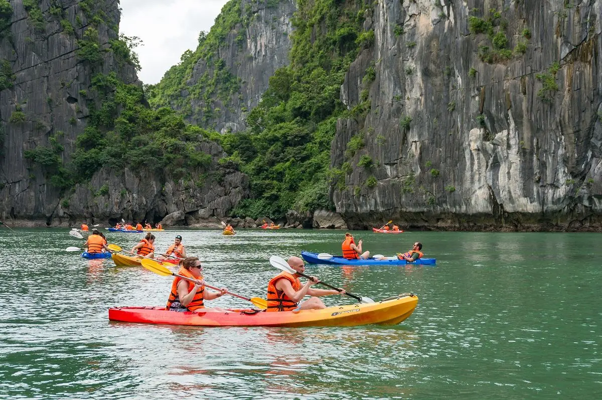 Chọn trang phục đi Tràng An để c&oacute; bộ ảnh chất như nước cất 8