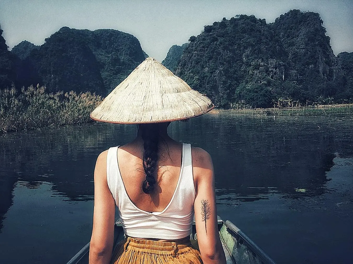Chọn trang phục đi Tràng An để c&oacute; bộ ảnh chất như nước cất 7