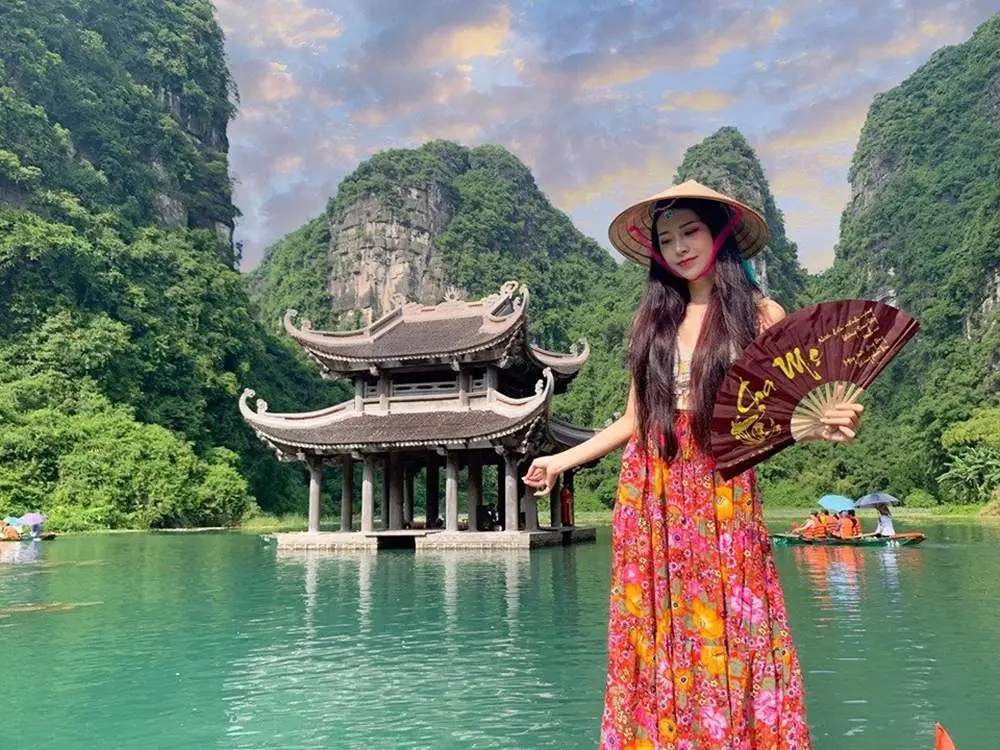Chọn trang phục đi Tràng An để c&oacute; bộ ảnh chất như nước cất 10