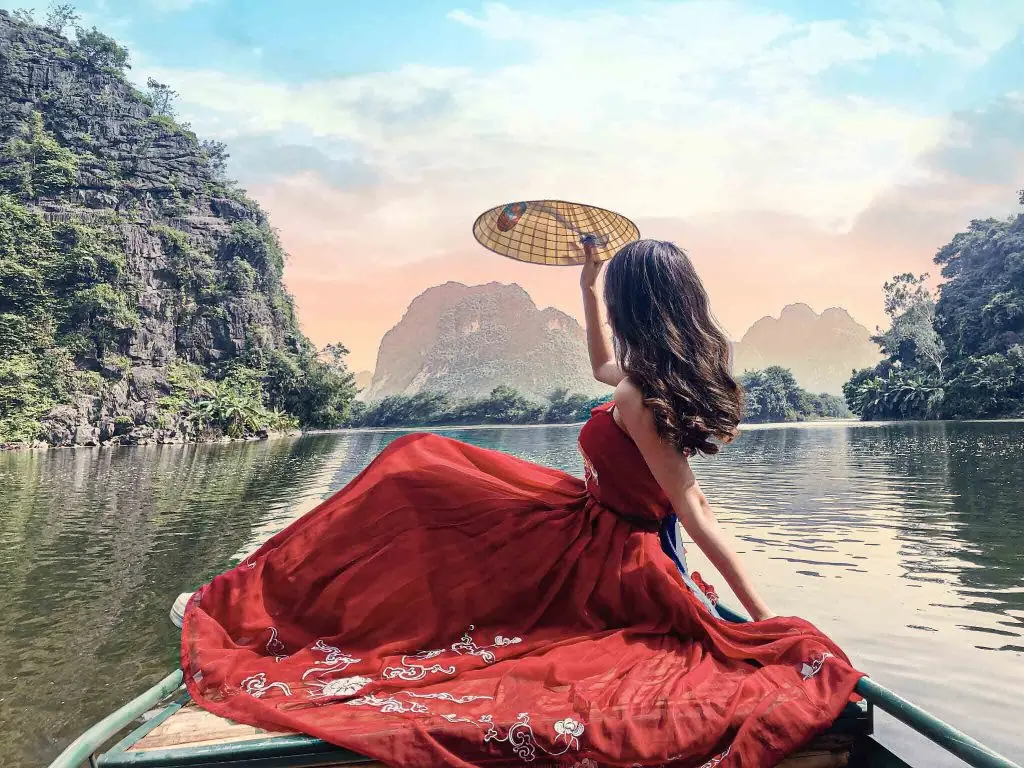 Kh&aacute;m ph&aacute; c&aacute;c hang v&agrave; điểm đến t&acirc;m linh với Tr&agrave;ng An tuyến 3 5
