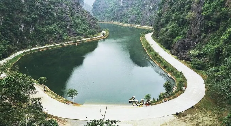 Kinh nghiệm du lịch Ninh B&igrave;nh tự t&uacute;c trọn vẹn nhất 2026 16