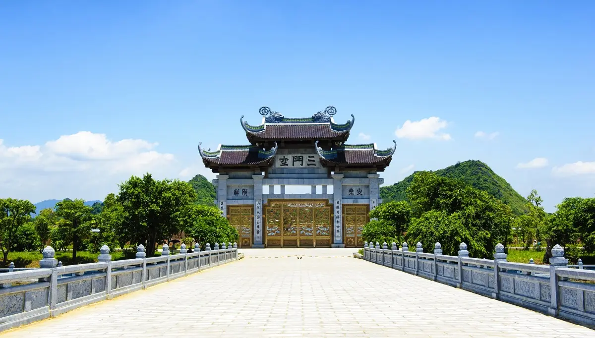 Kinh nghiệm khi đi lễ ch&ugrave;a B&aacute;i Đ&iacute;nh m&agrave; ai cũng n&ecirc;n biết 2