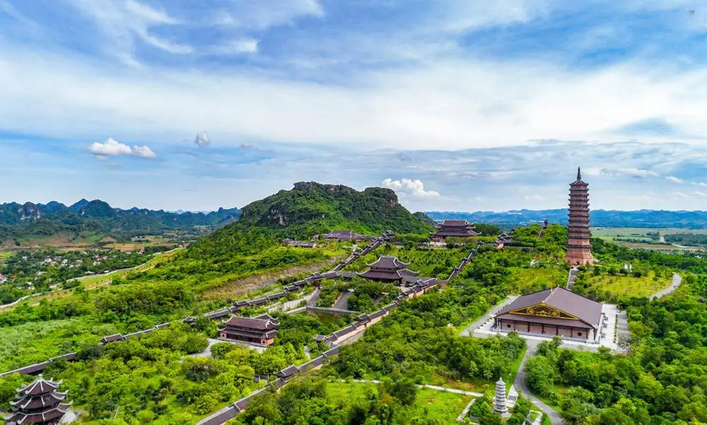 N&ecirc;n chọn du lịch Ninh B&igrave;nh th&aacute;ng mấy đẹp? 2